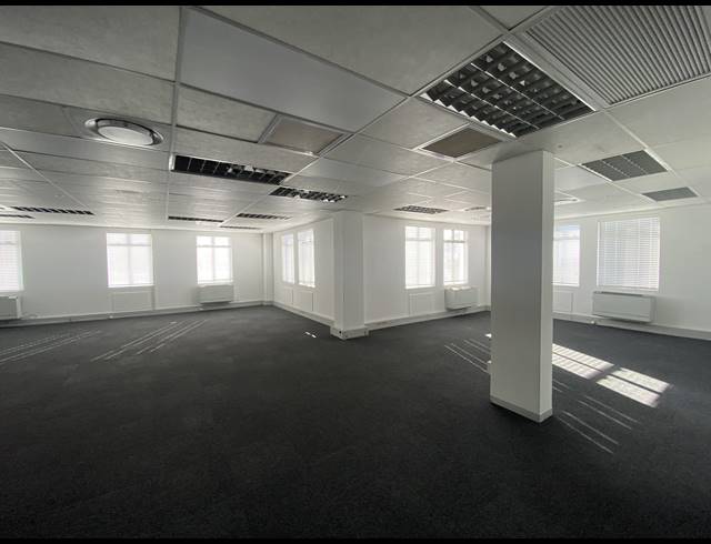 138M² OFFICE TO LET IN STEENBERG